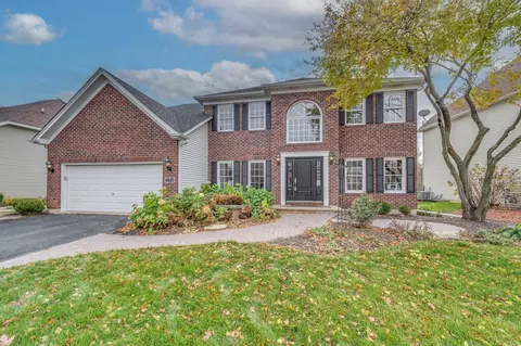 284 Aspen Ln, Aurora, IL 60504
