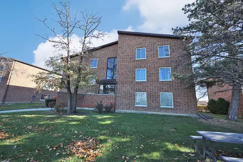 930 Perrie Dr #204, Elk Grove Village, IL 60007