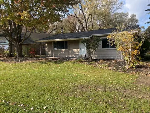804 Menominee Dr, Lake In The Hills, IL 60156
