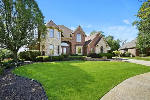 77 Deer Ln, Lemont, IL 60439