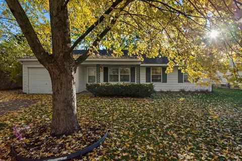 906 Oakcrest Dr, Champaign, IL 61821