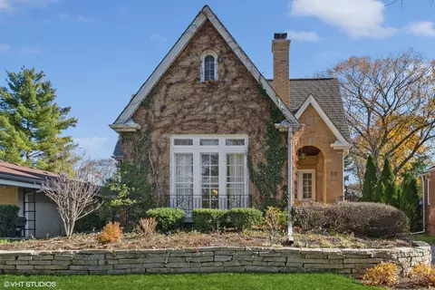 211 Berry Pkwy, Park Ridge, IL 60068