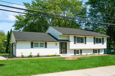 1135 Beechwood Rd, Buffalo Grove, IL 60089