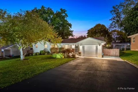 3706 W Timothy Ln, Mchenry, IL 60050