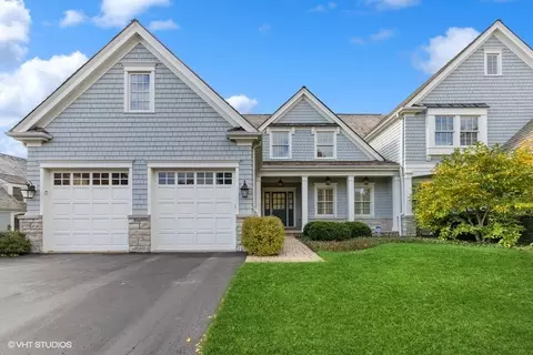 570 Greenway Dr, Lake Forest, IL 60045