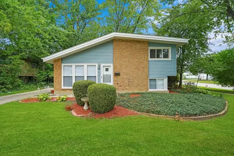 64 Water St, Park Forest, IL 60466