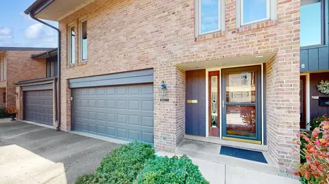 1840 Wildberry Dr #F, Glenview, IL 60025