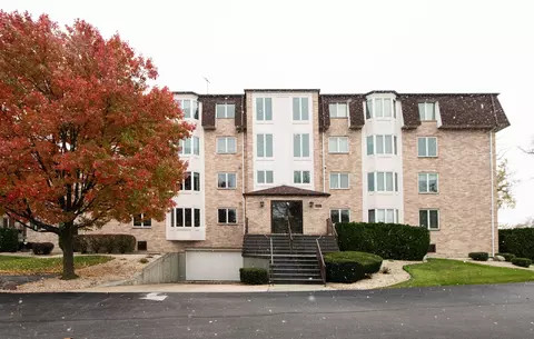 3620 186th St #302, Lansing, IL 60438