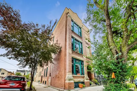 839 N Marshfield Ave #2W, Chicago, IL 60622