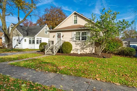 115 N Michigan Ave, Villa Park, IL 60181