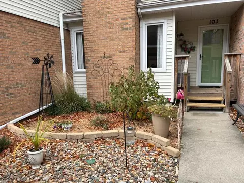 903 N Linden St #103, Normal, IL 61761