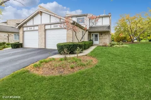 1477 Circle Ct, Elk Grove Village, IL 60007