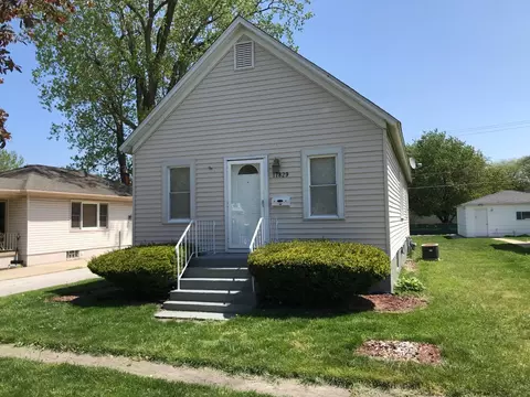 17829 School St, Lansing, IL 60438