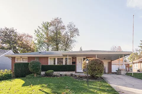 500 Lynn Ter, Waukegan, IL 60085