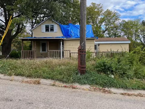 607 N Main St, Eureka, IL 61530
