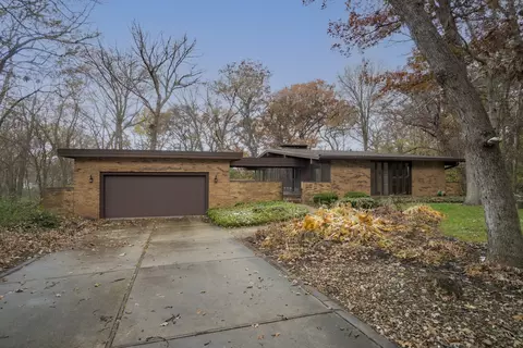 7712 Bond Dr, Roscoe, IL 61073 photo 2