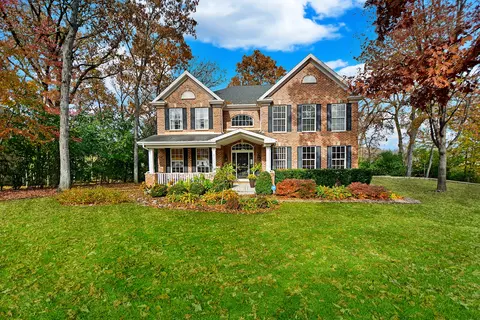 8057 Breckenridge Dr, Long Grove, IL 60047