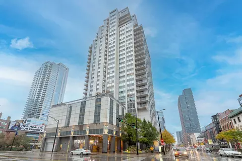 200 W Grand Ave #1302, Chicago, IL 60654