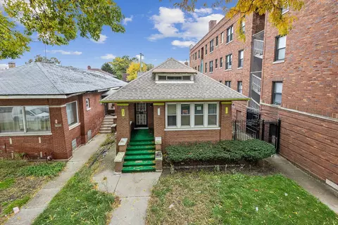 7449 S Bennett Ave, Chicago, IL 60649
