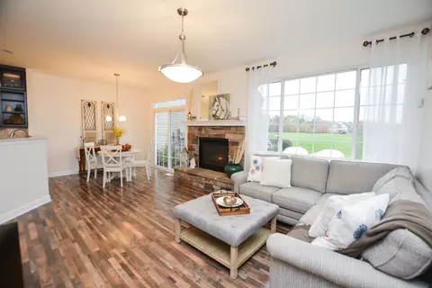 633 Arbor Cir, Lakemoor, IL 60051 photo 9