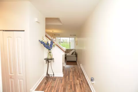 633 Arbor Cir, Lakemoor, IL 60051 photo 2