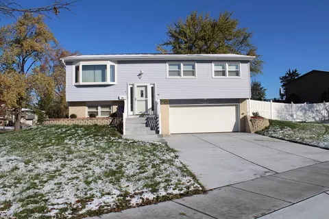 7818 Nottingham Dr, Tinley Park, IL 60477