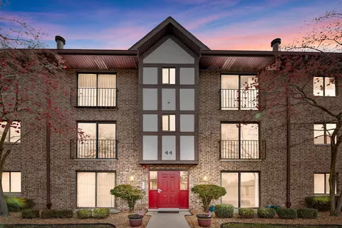 44 Harbor Ct #108, Naperville, IL 60565