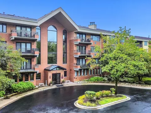 3525 S Cass Ct #T3N, Oak Brook, IL 60523