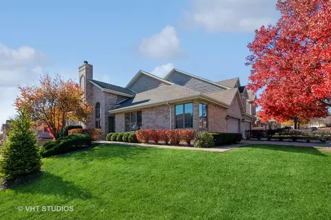 1 Lahinch Dr, Lemont, IL 60439