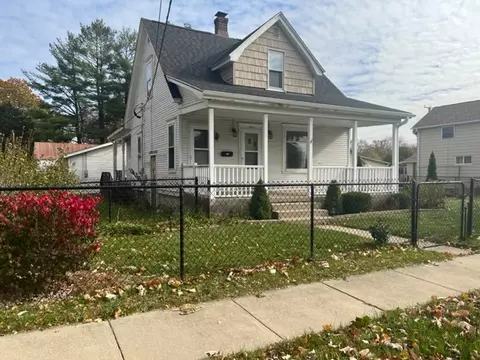 609 S 4th St, Oregon, IL 61061