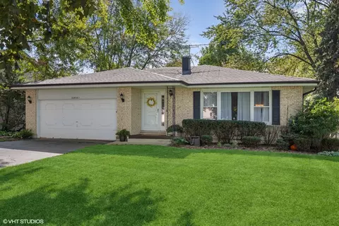 30 W361 Country Lakes Dr, Naperville, IL 60563