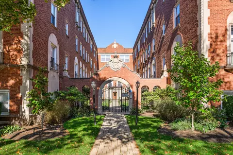 1544 W Sherwin Ave #2N, Chicago, IL 60626