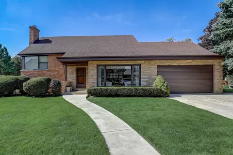 8200 Lockwood Ave, Skokie, IL 60077