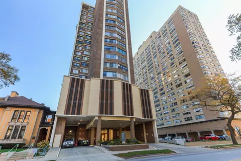 6325 N Sheridan Rd #1201, Chicago, IL 60660
