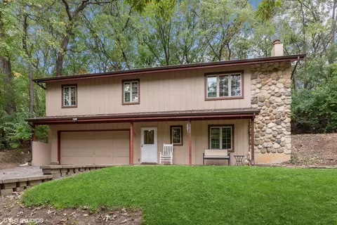 202 Woody Way, Oakwood Hills, IL 60013