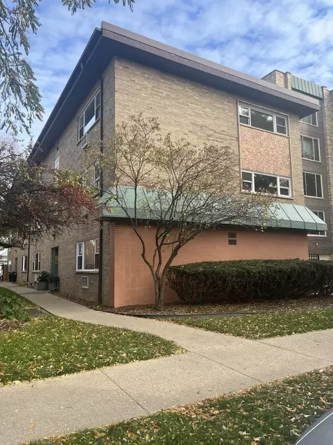 220 S Oak Park Ave NE #5, Oak Park, IL 60302
