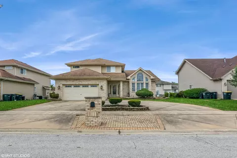 18014 Charlotte Dr, Lansing, IL 60438