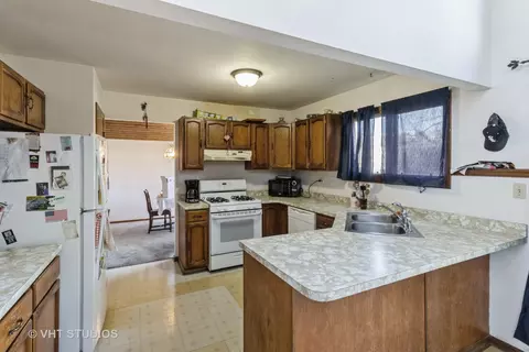 825 Elm St, Algonquin, IL 60102 photo 4