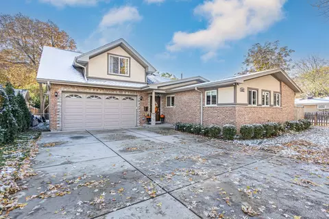 1321 N Wilke Rd, Arlington Heights, IL 60004