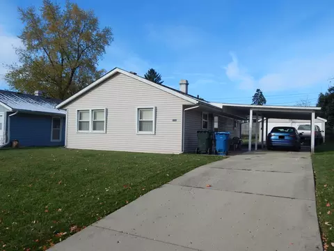 2333 Arrow St, Carpentersville, IL 60110