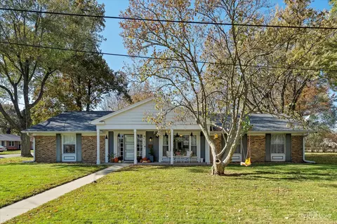 1215 Brigadoon Dr, Dixon, IL 61021
