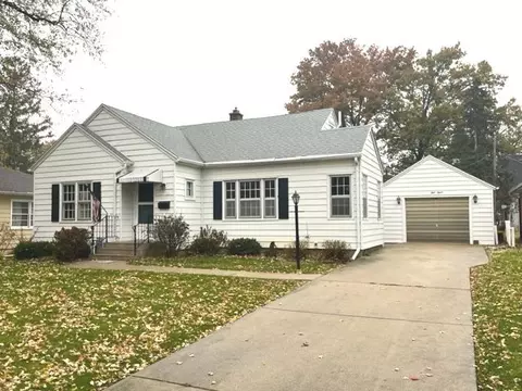 312 W 1st St, Mount Morris, IL 61054