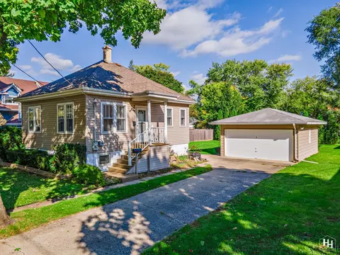911 N State St, Marengo, IL 60152