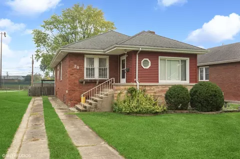 29 S Euclid Ave, Villa Park, IL 60181