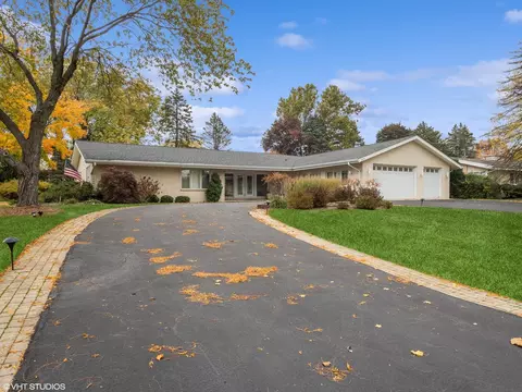 316 S Circle Dr, Palatine, IL 60067