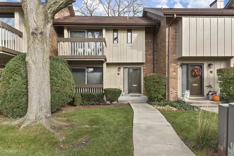 18 Kane Ct, Willowbrook, IL 60527 photo 1