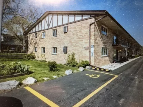 8996 Archer Ave #2A, Willow Springs, IL 60480