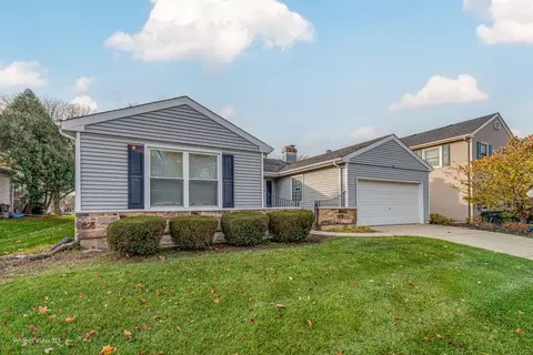 68 Cloverdale Ln, Schaumburg, IL 60194