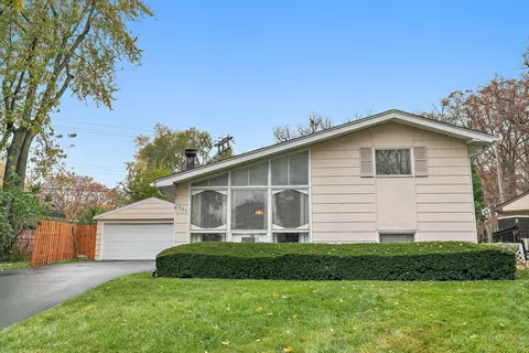 906 Garfield Ct, Carpentersville, IL 60110