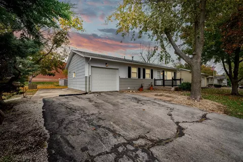 608 Meadow Ln, Le Roy, IL 61752